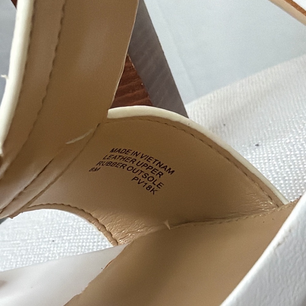 Michael Kors White Leather Front Zip Block Heel Sandals Size 8(B93)”✨ - Picture 9 of 10